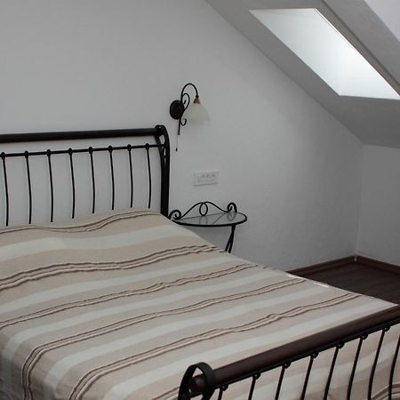 Apartments Vila Oksana Mimice Quarto foto