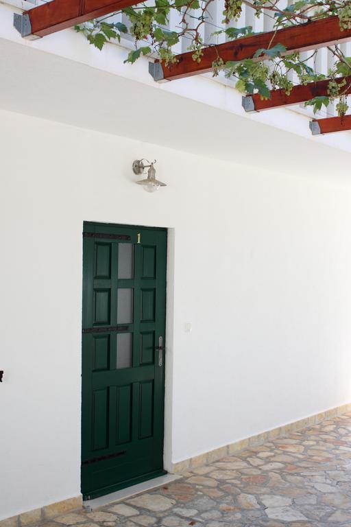 Apartments Vila Oksana Mimice Quarto foto